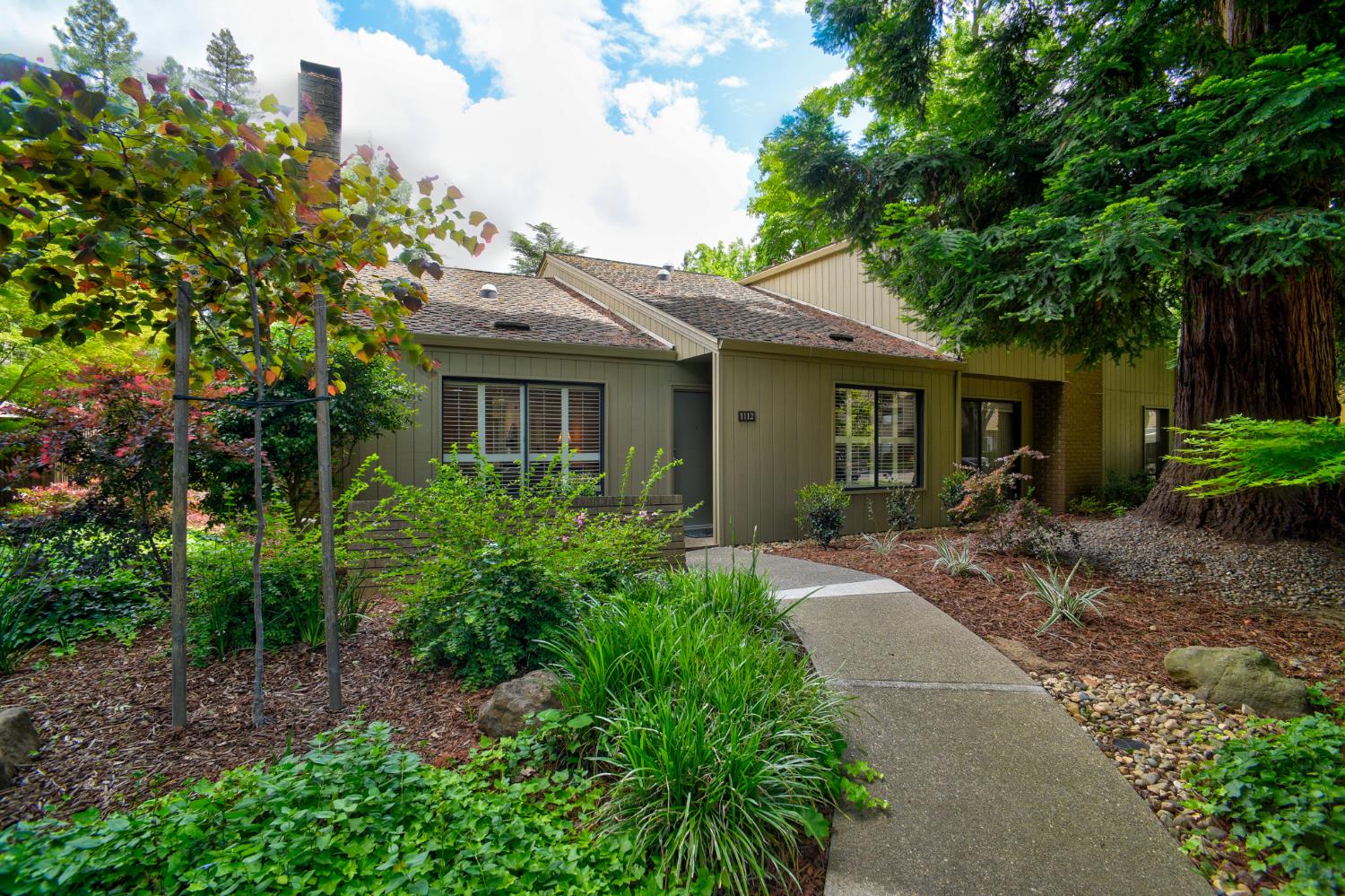Detail Gallery Image 1 of 30 For 1112 Vanderbilt Way, Sacramento,  CA 95825 - 2 Beds | 2 Baths
