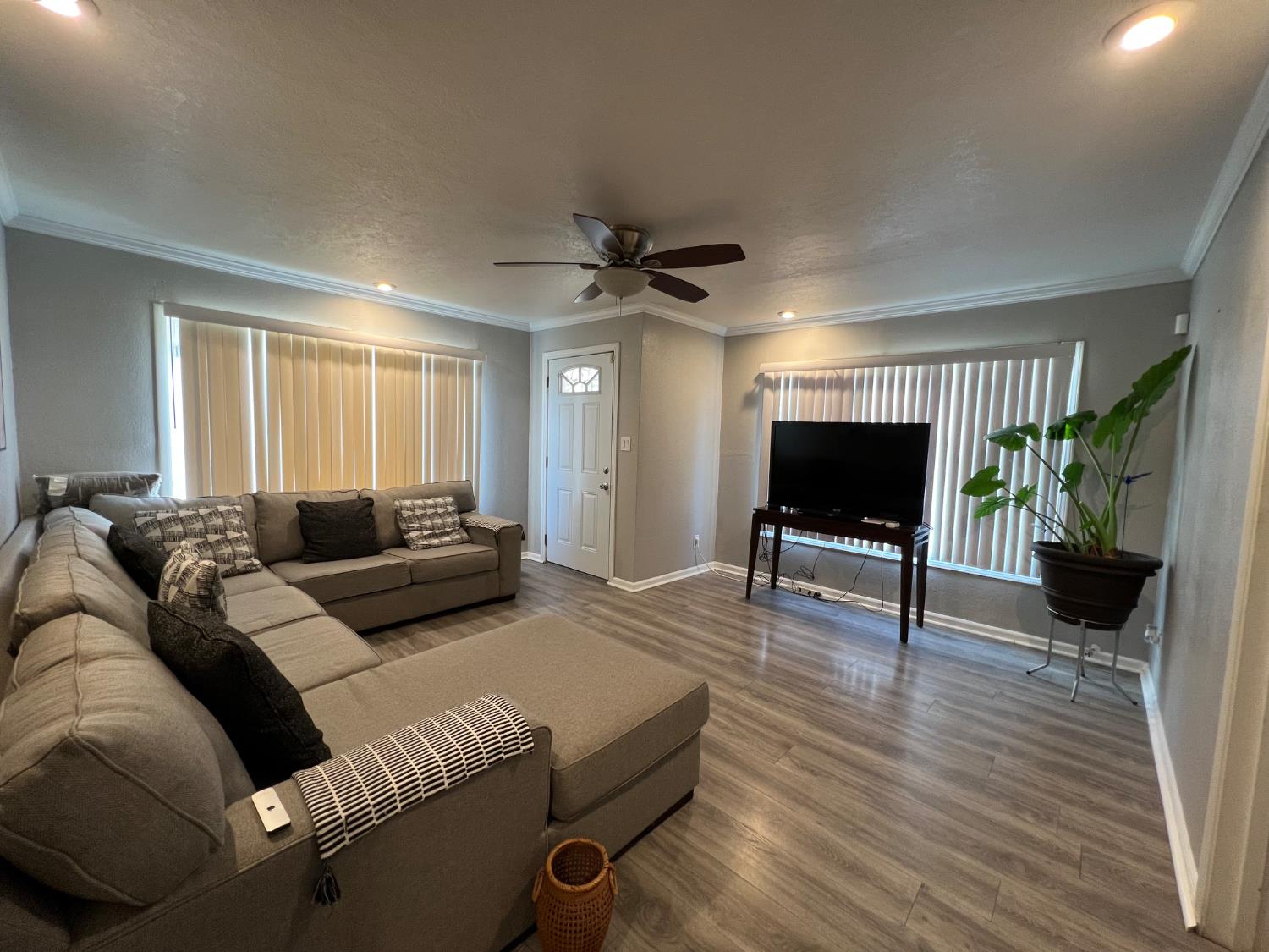 Detail Gallery Image 4 of 17 For 1203 L St, Newman,  CA 95360 - 3 Beds | 2 Baths