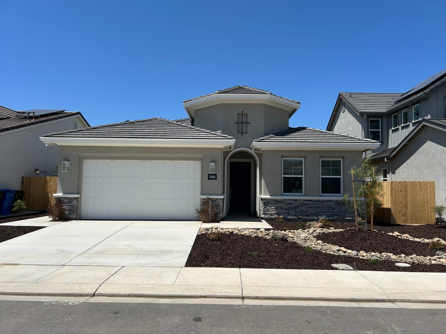 Detail Gallery Image 1 of 6 For 2517 Amur, Manteca,  CA 95337 - 4 Beds | 2 Baths