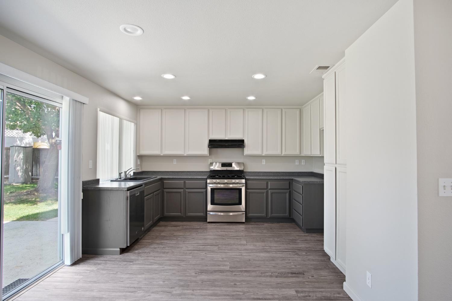 Detail Gallery Image 5 of 27 For 1243 Windham Ct, Tracy,  CA 95377 - 3 Beds | 2/1 Baths