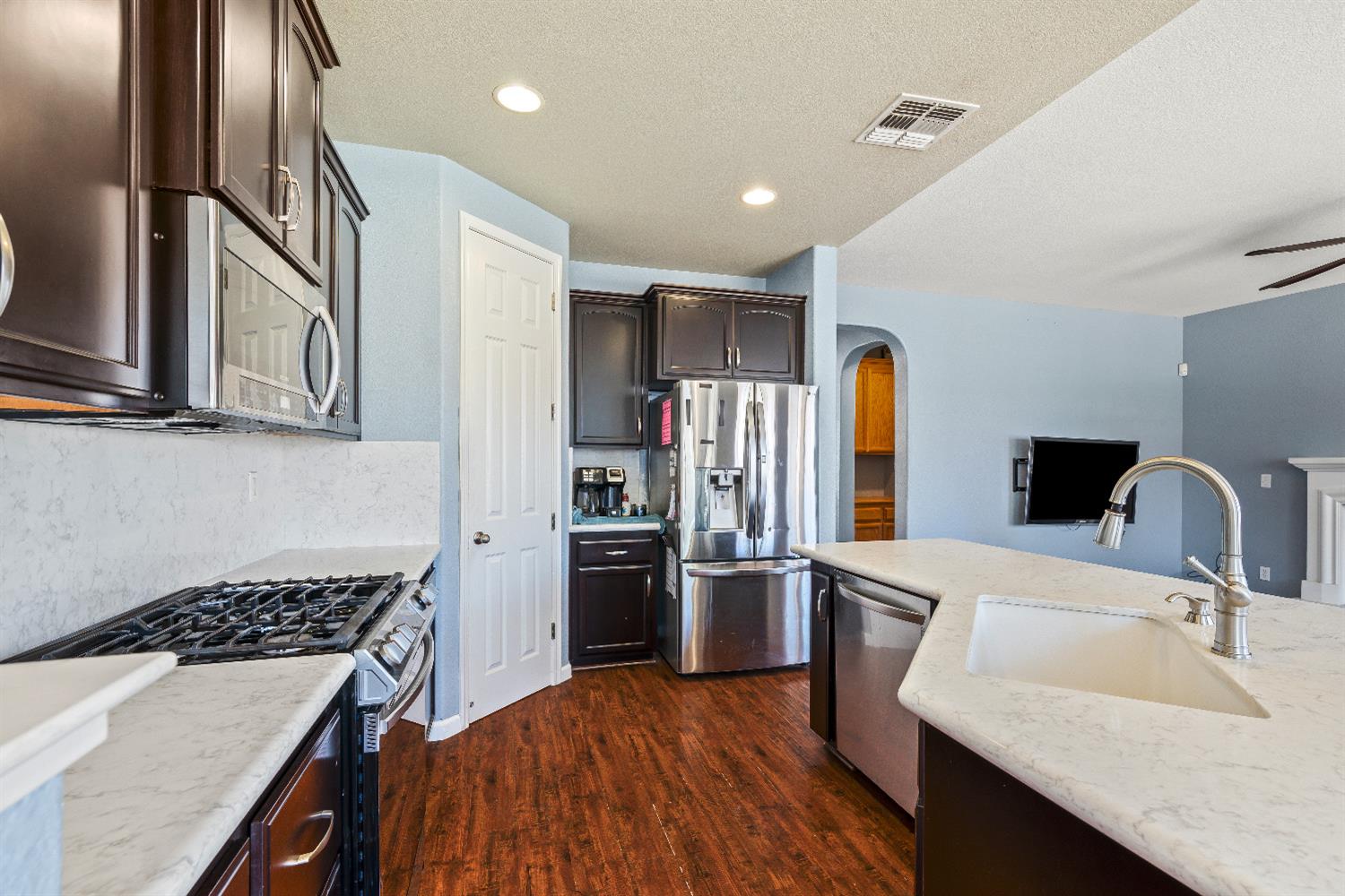 Detail Gallery Image 17 of 43 For 4151 Etoway Way, Rancho Cordova,  CA 95742 - 5 Beds | 3/1 Baths