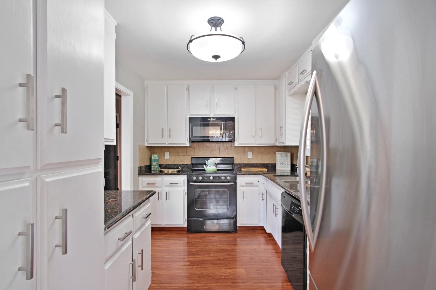 Detail Gallery Image 8 of 23 For 2416 Annhurst Ave, Turlock,  CA 95382 - 3 Beds | 2 Baths