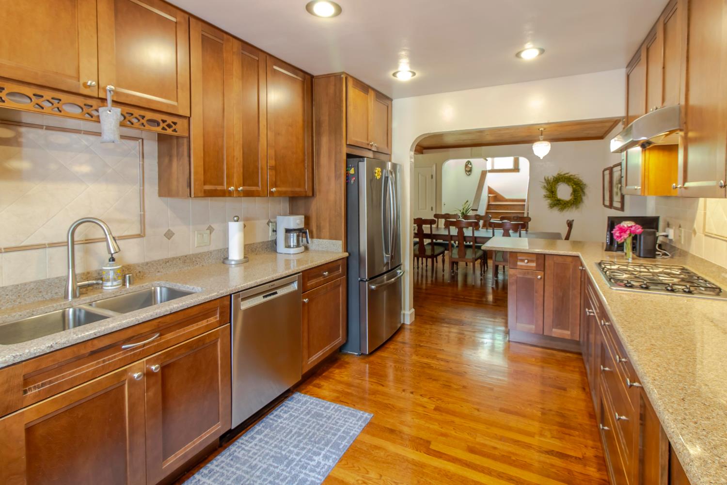 Detail Gallery Image 7 of 25 For 1997 Oxford St, Sacramento,  CA 95815 - 5 Beds | 3 Baths