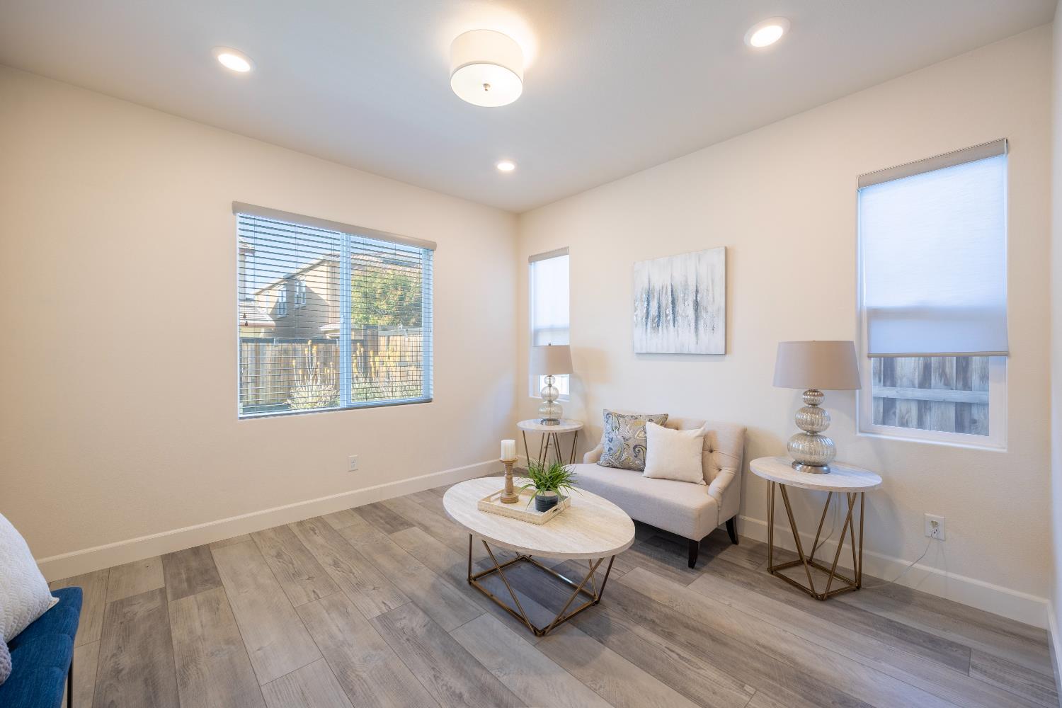 Detail Gallery Image 8 of 66 For 1719 Flora Way, Tracy,  CA 95376 - 4 Beds | 3/1 Baths