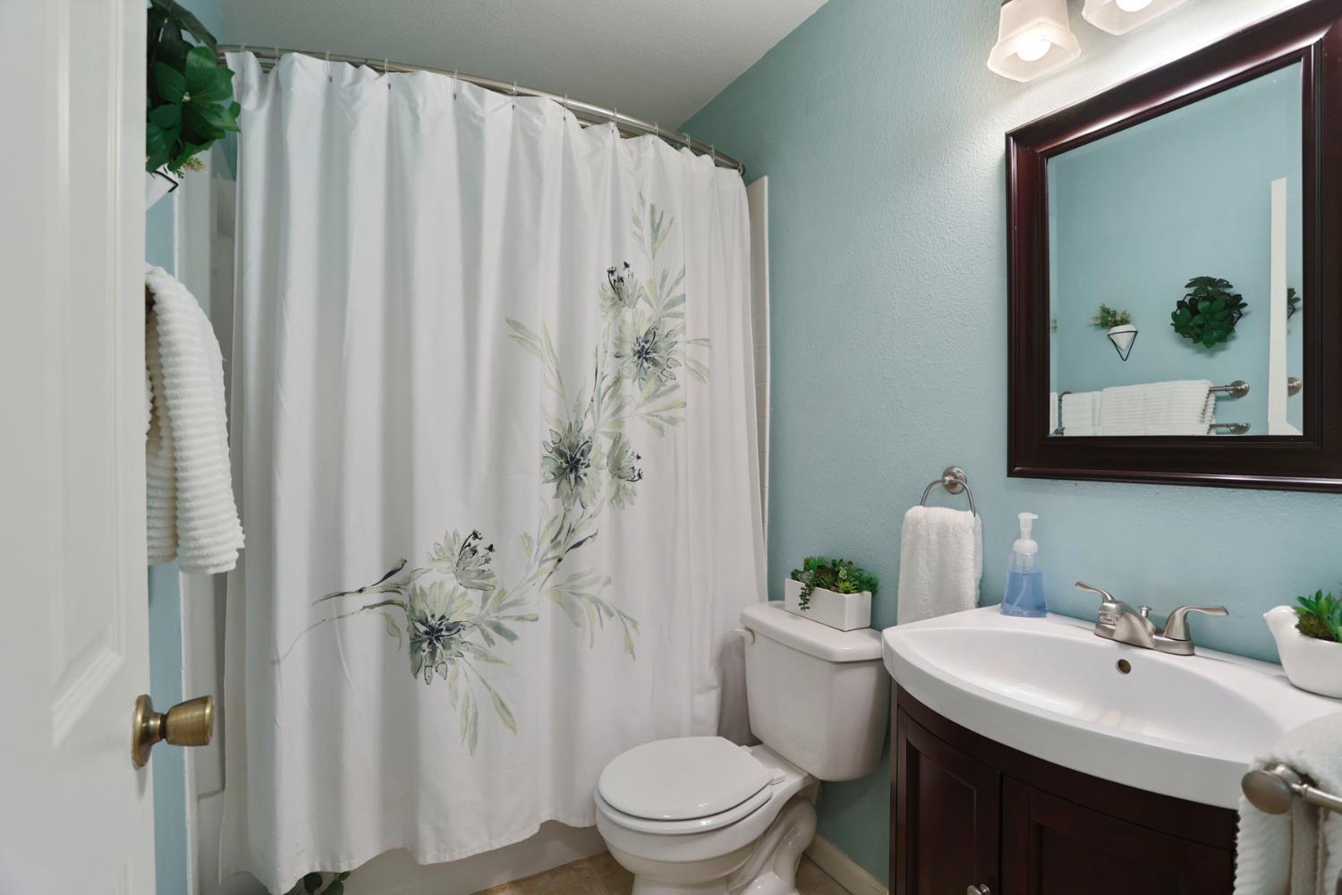 Detail Gallery Image 18 of 30 For 403 Valley Ave, Lodi,  CA 95240 - 3 Beds | 2 Baths