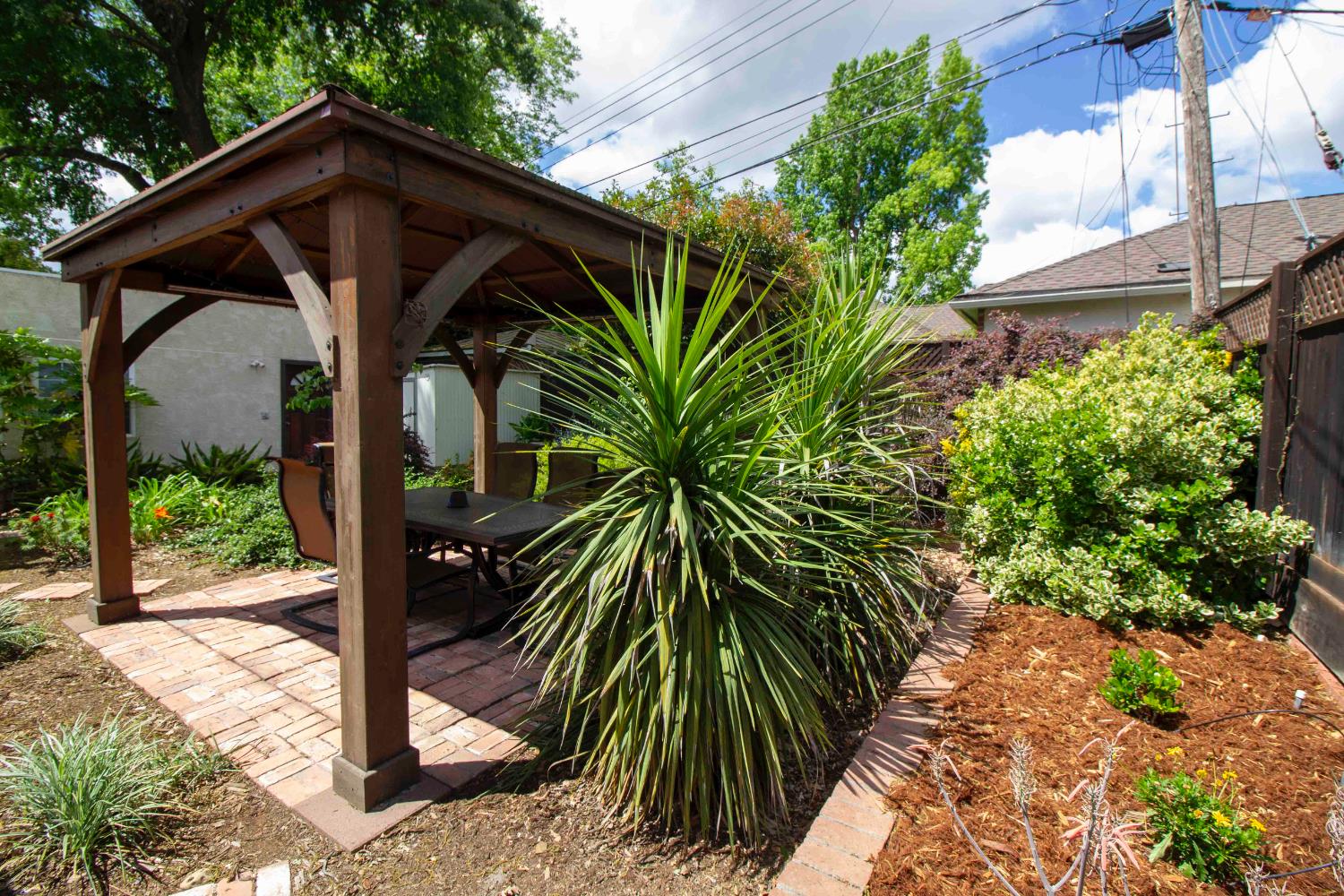 Detail Gallery Image 22 of 25 For 1997 Oxford St, Sacramento,  CA 95815 - 5 Beds | 3 Baths