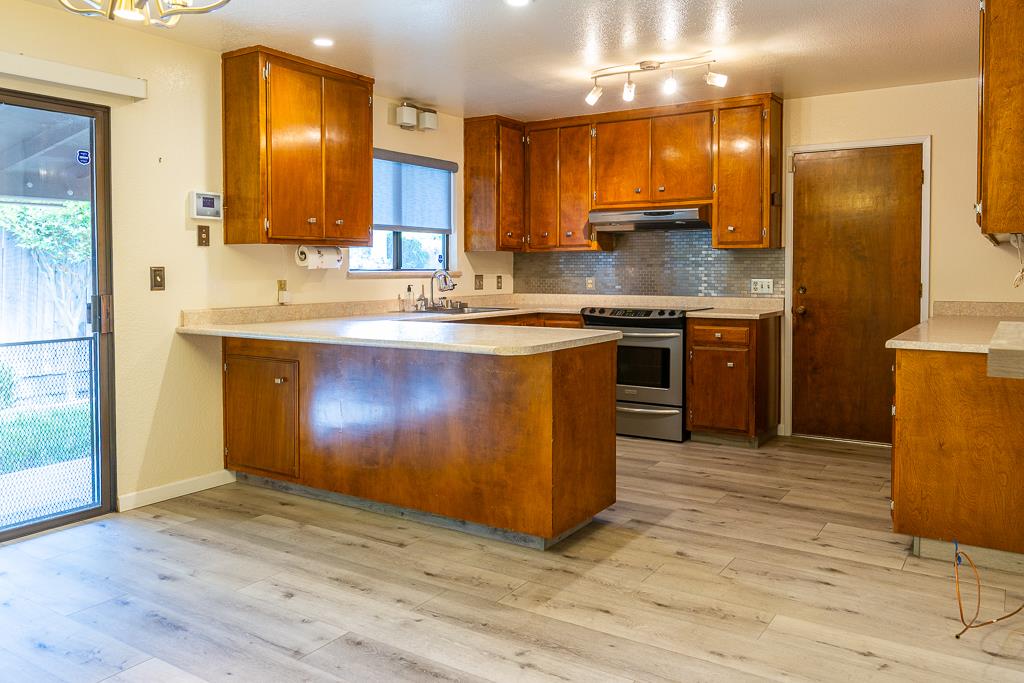 Detail Gallery Image 14 of 46 For 421 Becky Way, Waterford,  CA 95386 - 3 Beds | 2 Baths