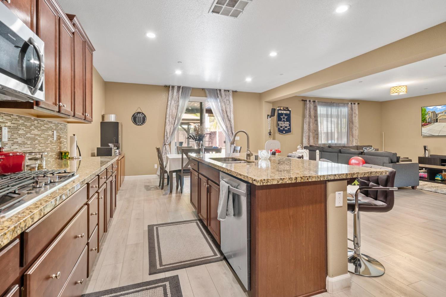 Detail Gallery Image 16 of 46 For 2317 Mathar Dr, Manteca,  CA 95337 - 5 Beds | 4/1 Baths