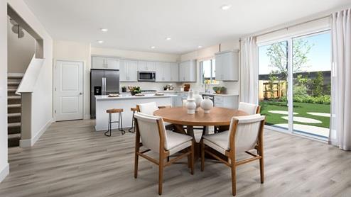 Detail Gallery Image 4 of 7 For 160 Mccleod, Hercules,  CA 94547 - 5 Beds | 3 Baths