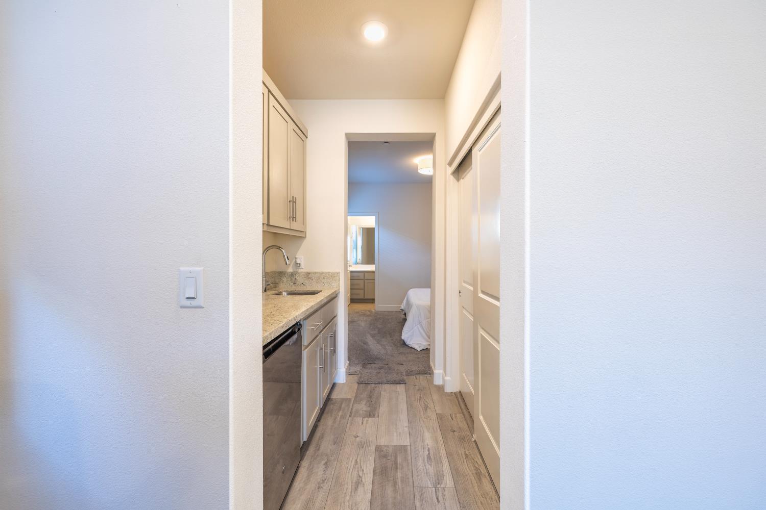 Detail Gallery Image 11 of 66 For 1719 Flora Way, Tracy,  CA 95376 - 4 Beds | 3/1 Baths