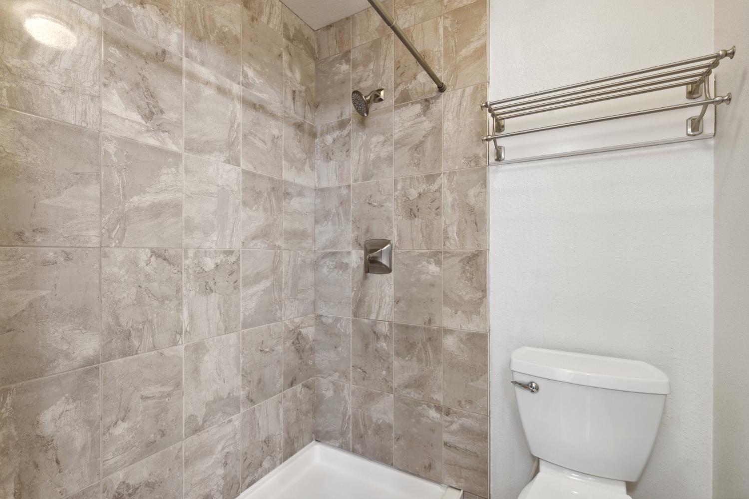 Detail Gallery Image 13 of 34 For 3350 M St #15,  Merced,  CA 95348 - 3 Beds | 2/1 Baths