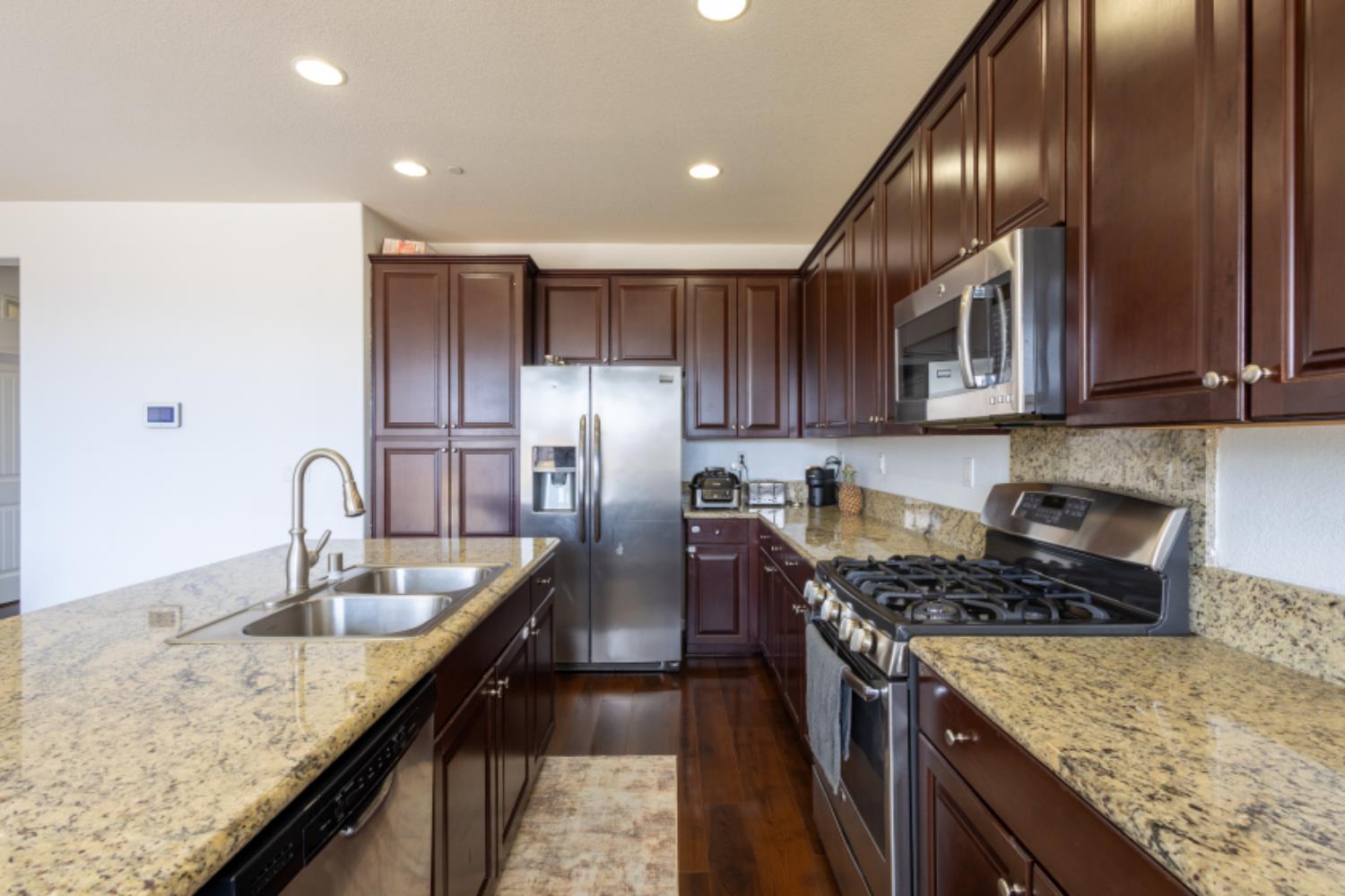 Ballinger Drive, Sacramento, California image 9
