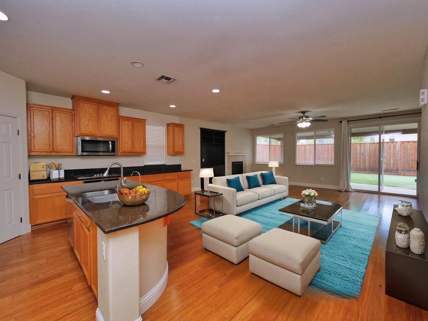 Detail Gallery Image 5 of 33 For 7208 Artisan Cir, Roseville,  CA 95678 - 3 Beds | 2 Baths