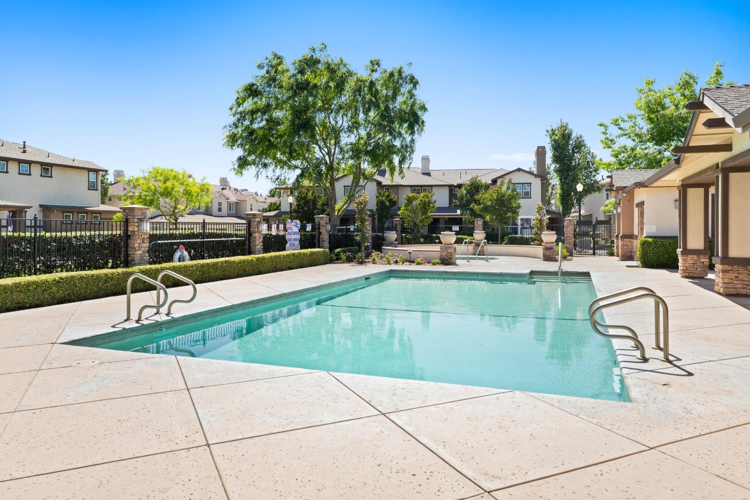 Detail Gallery Image 4 of 44 For 980 Silver Spur Cir #43,  Oakdale,  CA 95361 - 3 Beds | 2/1 Baths