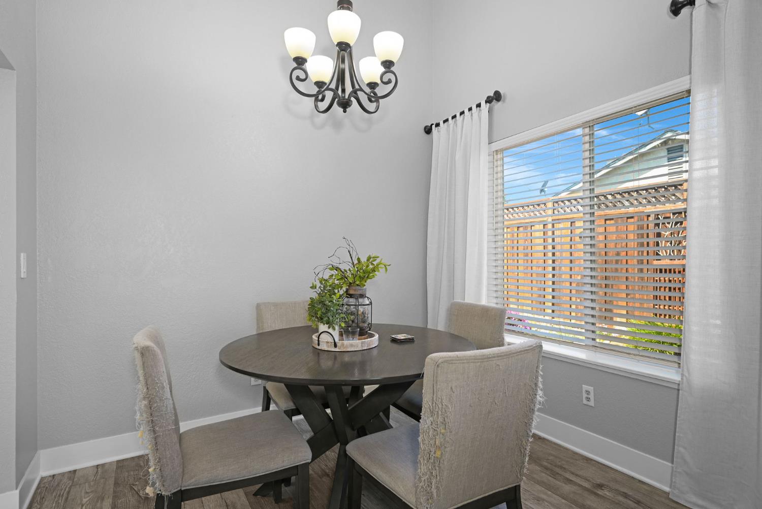 Detail Gallery Image 5 of 31 For 5325 Lenore Ave, Livermore,  CA 94550 - 3 Beds | 2 Baths