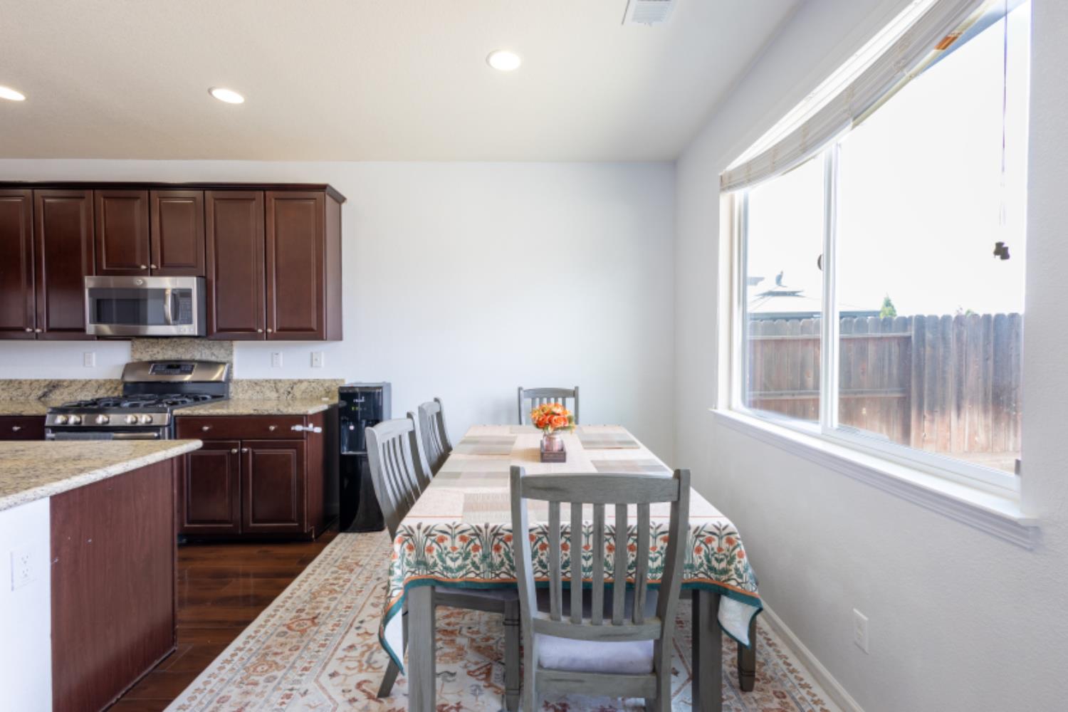Ballinger Drive, Sacramento, California image 12