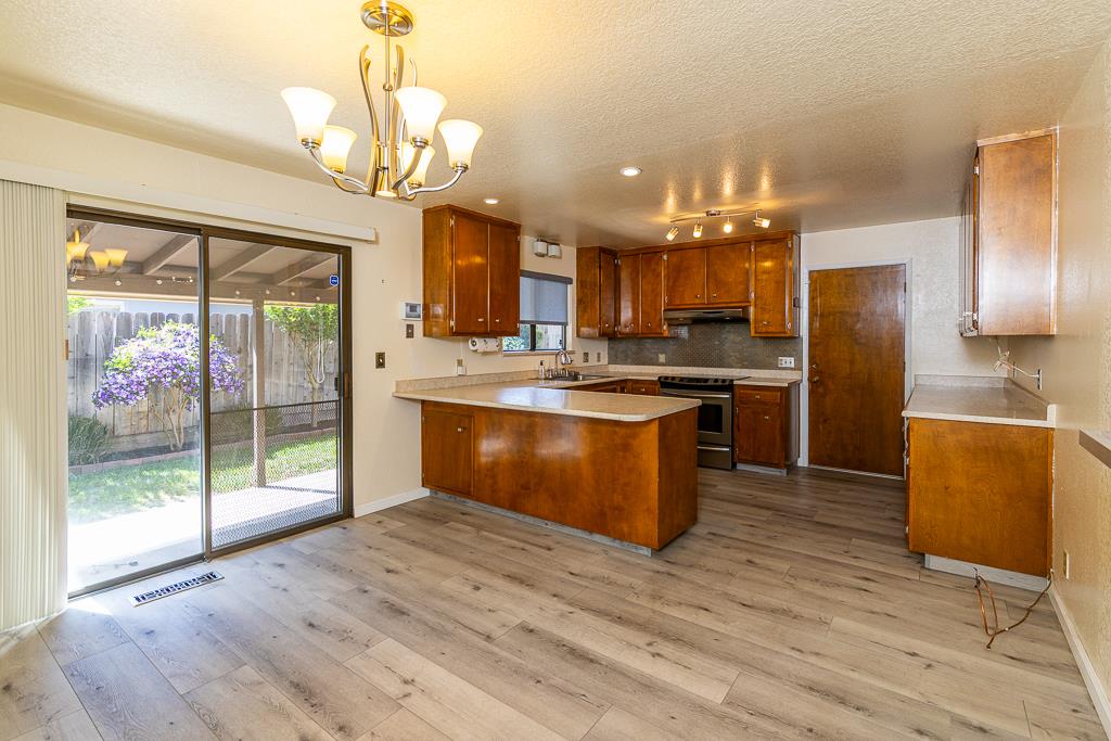 Detail Gallery Image 11 of 46 For 421 Becky Way, Waterford,  CA 95386 - 3 Beds | 2 Baths