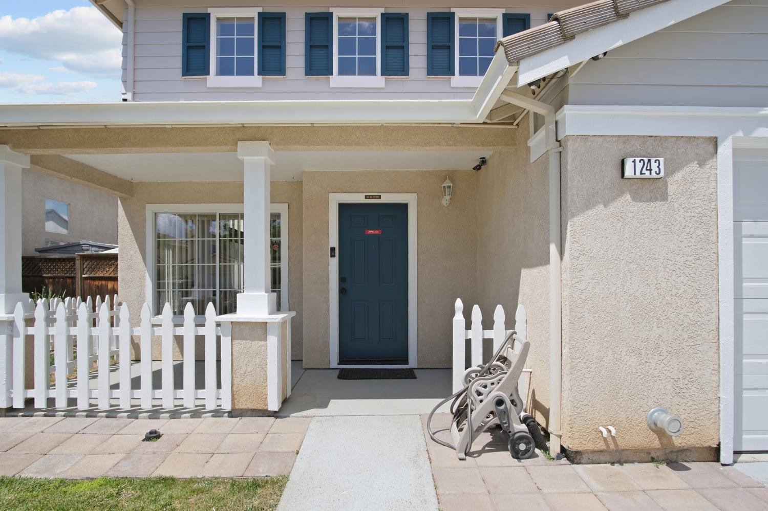 Detail Gallery Image 4 of 27 For 1243 Windham Ct, Tracy,  CA 95377 - 3 Beds | 2/1 Baths