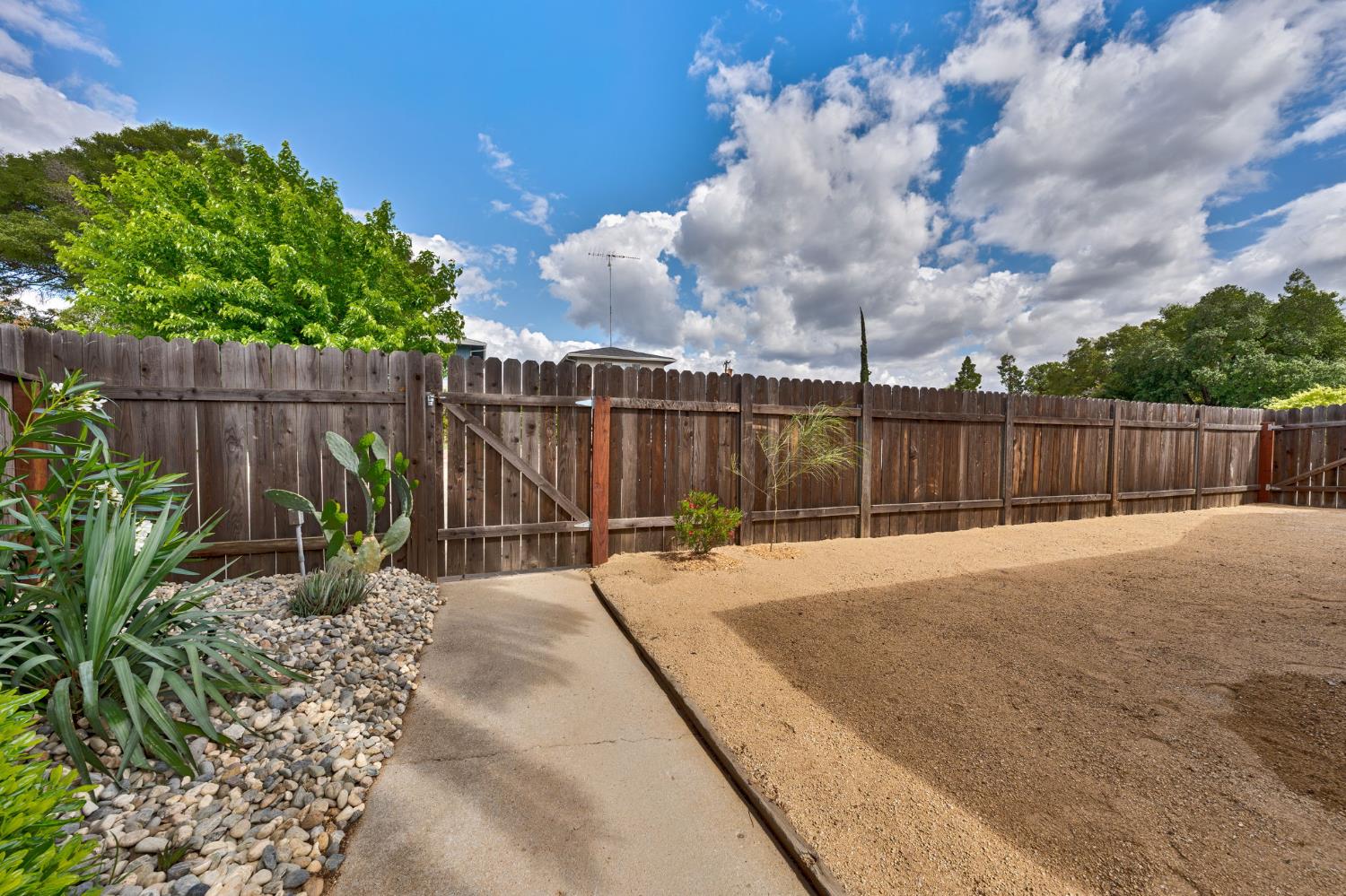 Detail Gallery Image 32 of 46 For 6469 Woodhills Way, Citrus Heights,  CA 95621 - 3 Beds | 2 Baths