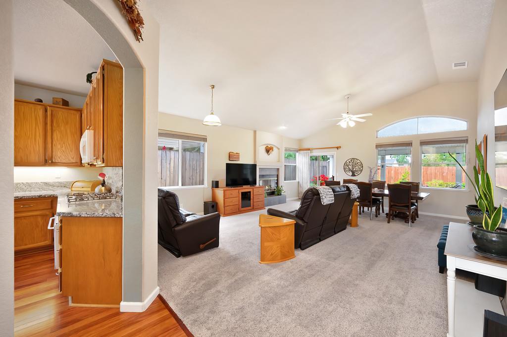 Detail Gallery Image 8 of 46 For 8958 Augustine Ct, Orangevale,  CA 95662 - 3 Beds | 2 Baths
