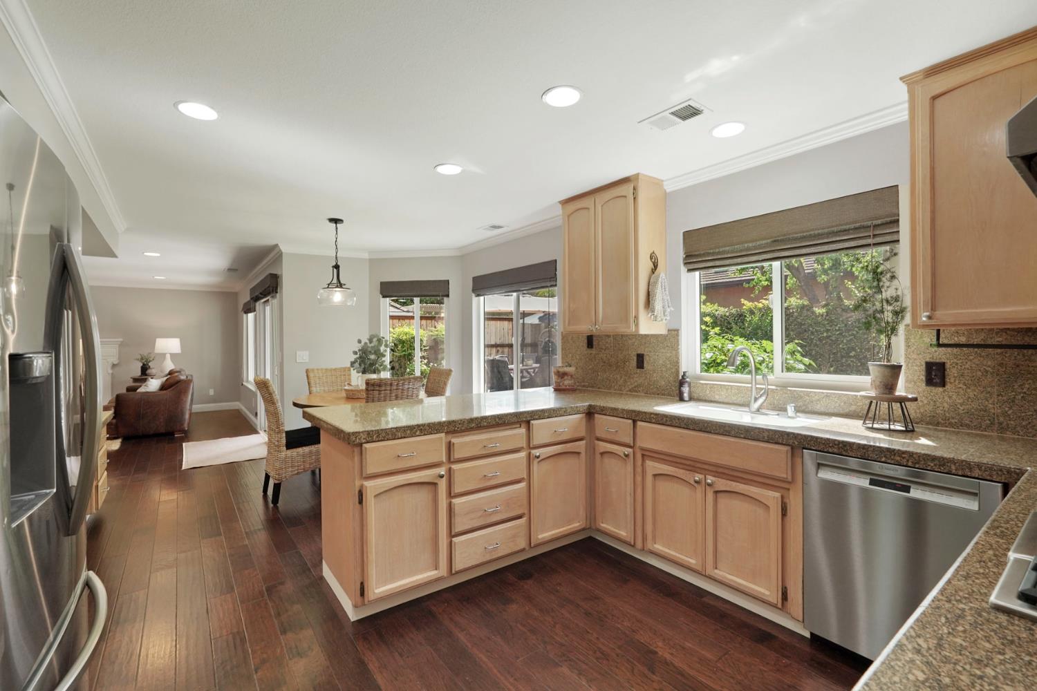 Detail Gallery Image 10 of 50 For 525 Vista Rio Ct, Woodbridge,  CA 95258 - 4 Beds | 3 Baths