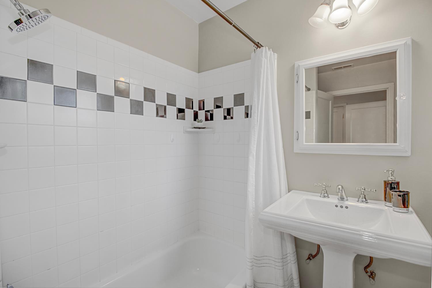 Detail Gallery Image 32 of 48 For 5960 12th Ave, Sacramento,  CA 95820 - 3 Beds | 1 Baths