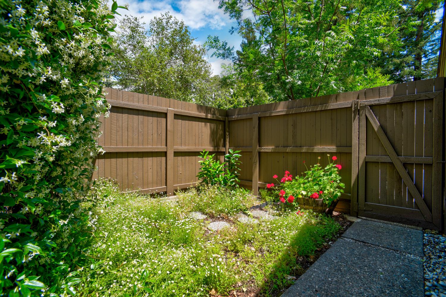 Detail Gallery Image 15 of 30 For 1112 Vanderbilt Way, Sacramento,  CA 95825 - 2 Beds | 2 Baths