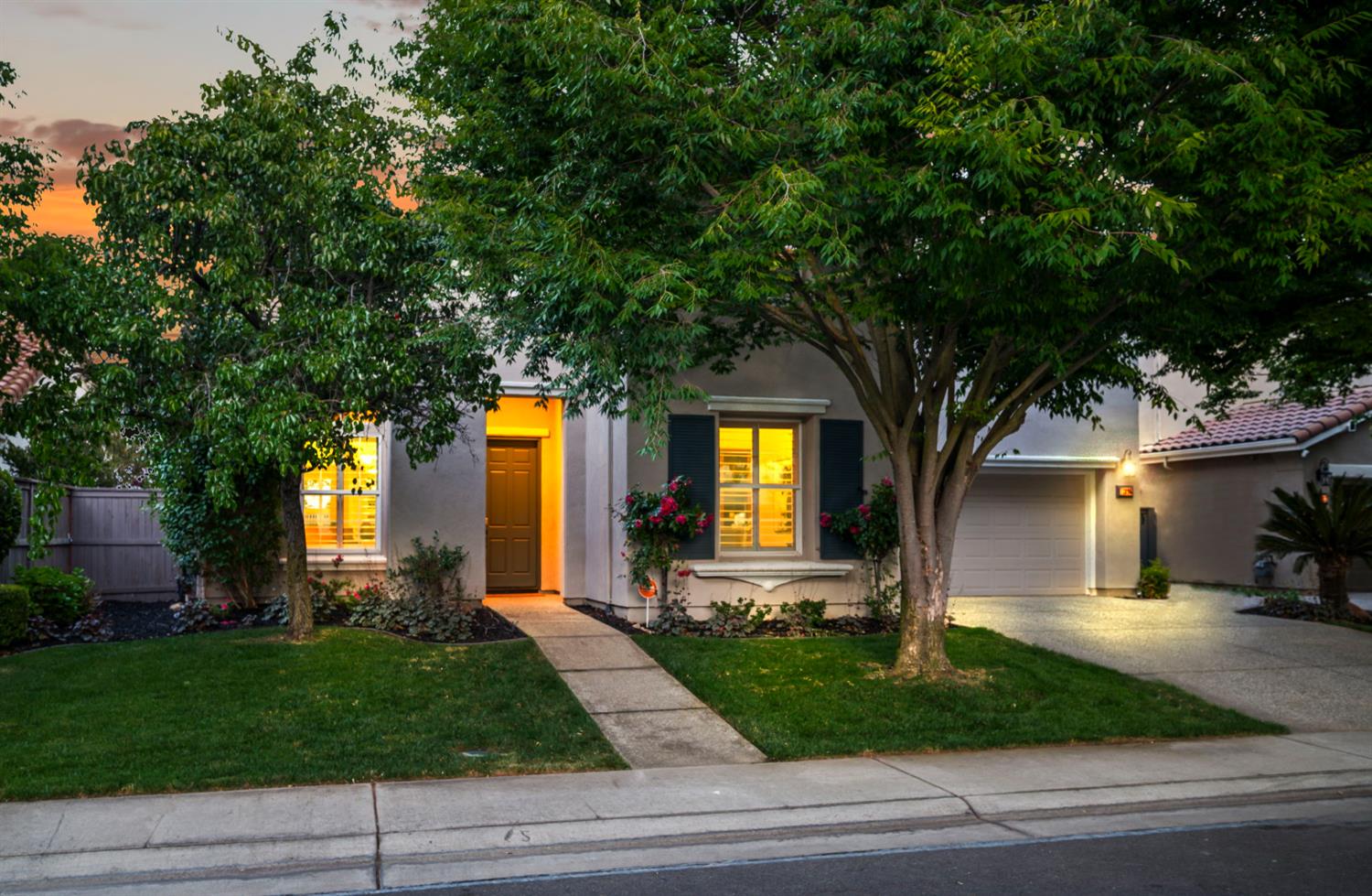 Detail Gallery Image 2 of 56 For 11896 Slate Falls Way, Rancho Cordova,  CA 95742 - 5 Beds | 3 Baths