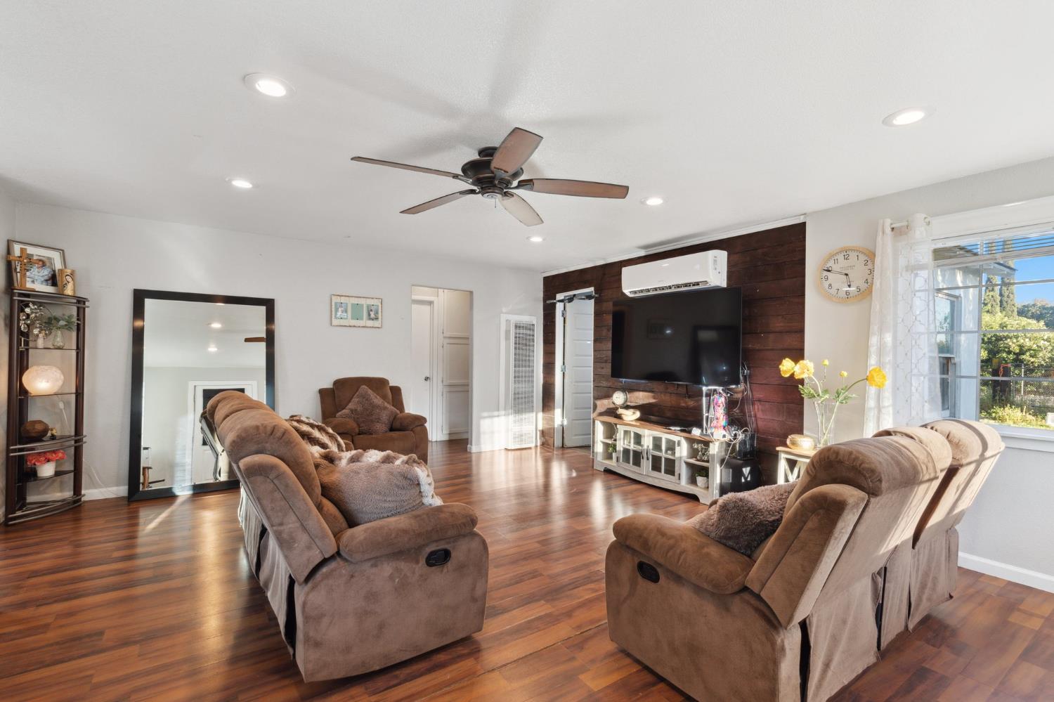 Detail Gallery Image 6 of 21 For 3935 Sunny Rd, Stockton,  CA 95215 - 3 Beds | 1/1 Baths