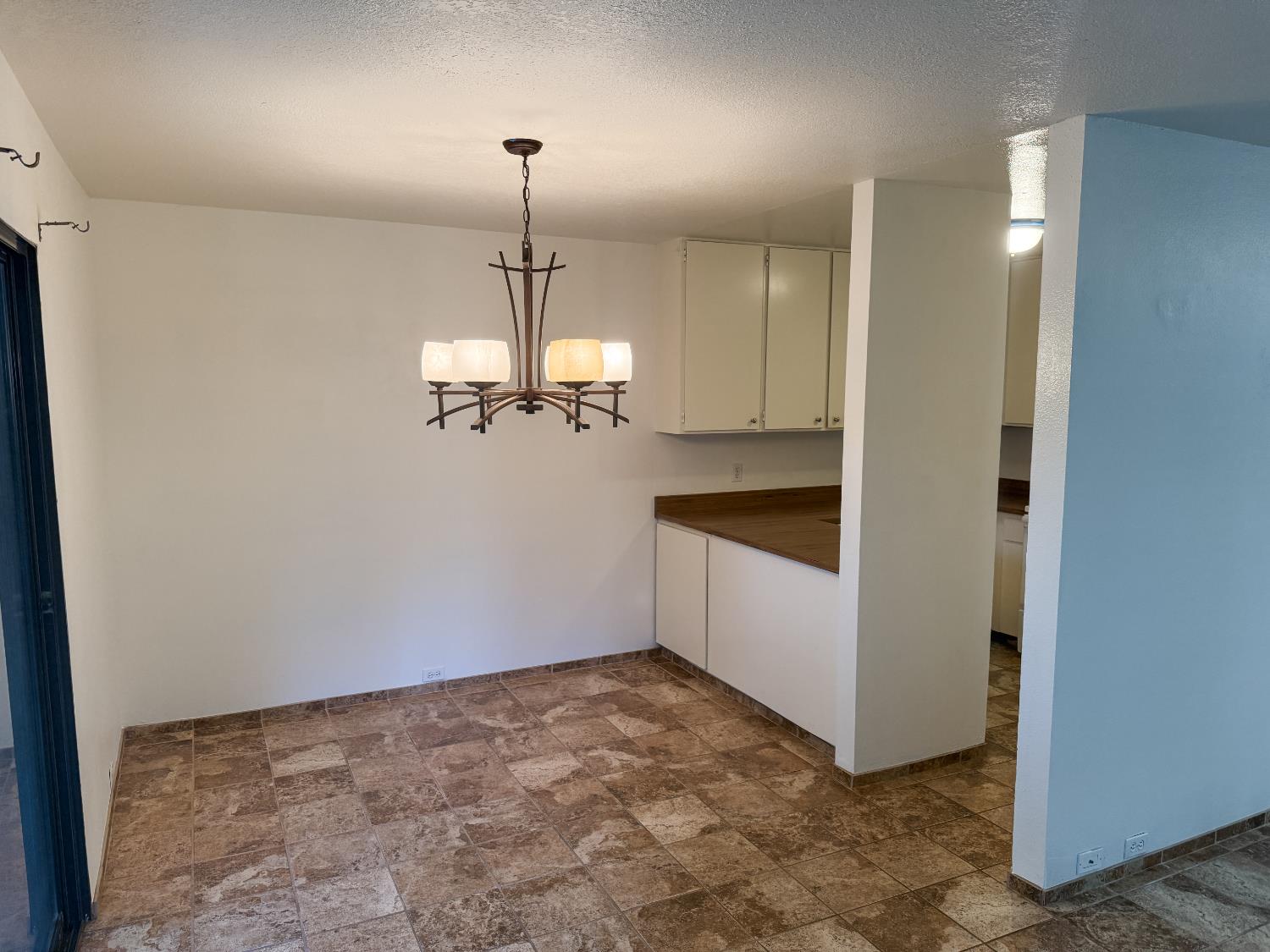 Detail Gallery Image 7 of 17 For 613 Woodside Sierra #5,  Sacramento,  CA 95825 - 1 Beds | 1 Baths