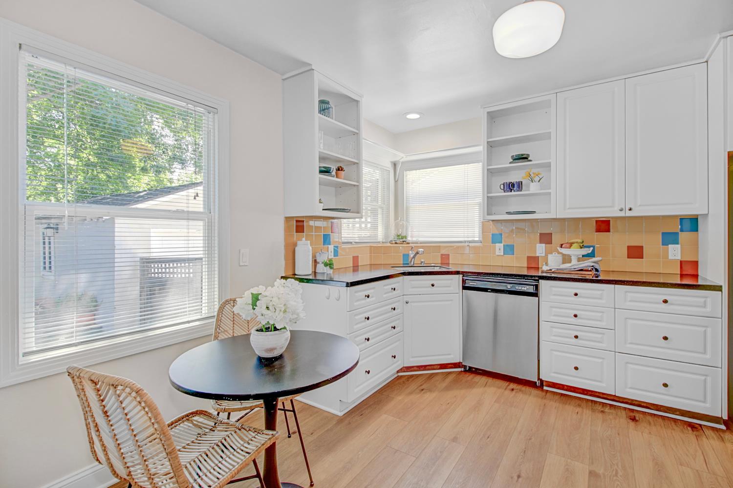 Detail Gallery Image 17 of 48 For 5960 12th Ave, Sacramento,  CA 95820 - 3 Beds | 1 Baths