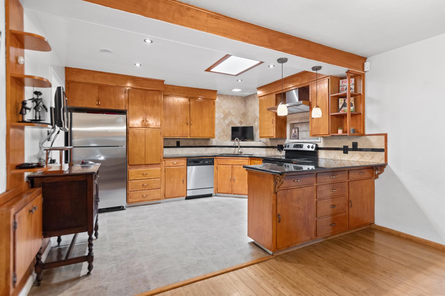Detail Gallery Image 19 of 47 For 1824 Maryal Dr, Sacramento,  CA 95864 - 3 Beds | 2 Baths