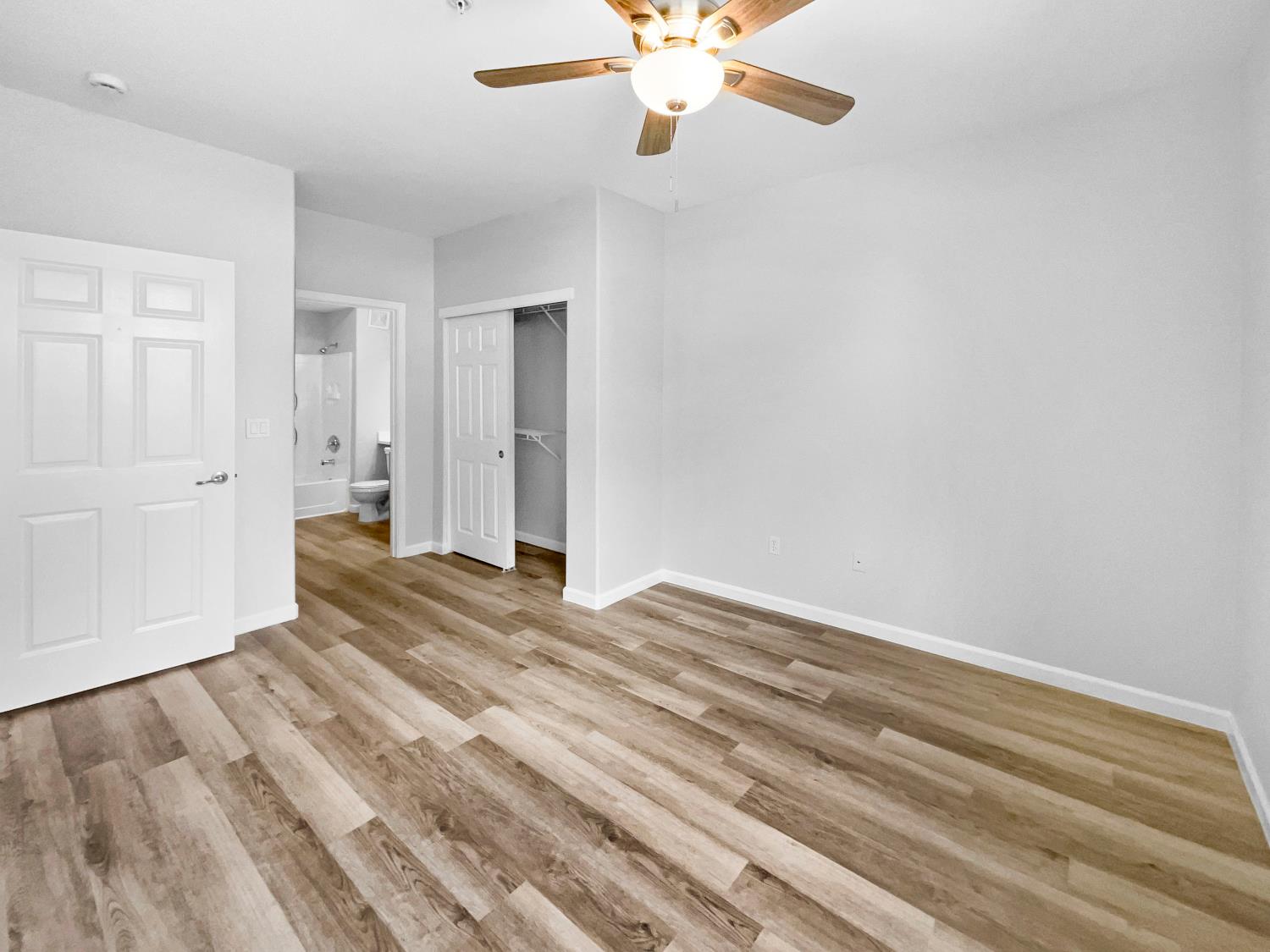 Detail Gallery Image 5 of 20 For 5201 Laguna Oaks Dr #5,  Elk Grove,  CA 95758 - 1 Beds | 1 Baths