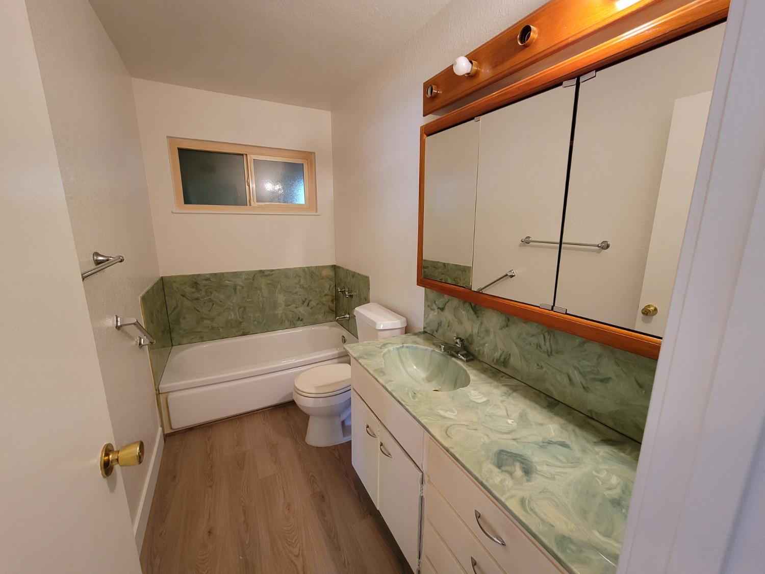 Detail Gallery Image 9 of 35 For 1408 Gregory Way, Roseville,  CA 95661 - 3 Beds | 2 Baths