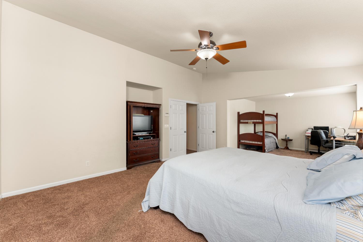 Brabant Court, Elk Grove, California image 32