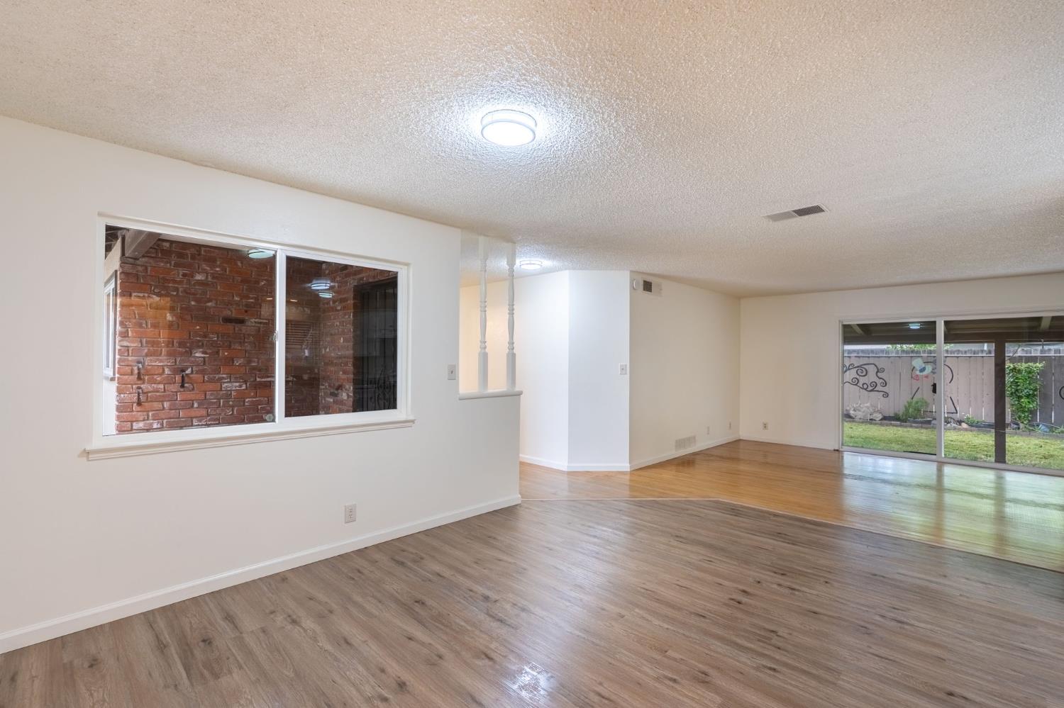 Detail Gallery Image 6 of 26 For 1610 Maplewood Dr, Modesto,  CA 95350 - 3 Beds | 2 Baths