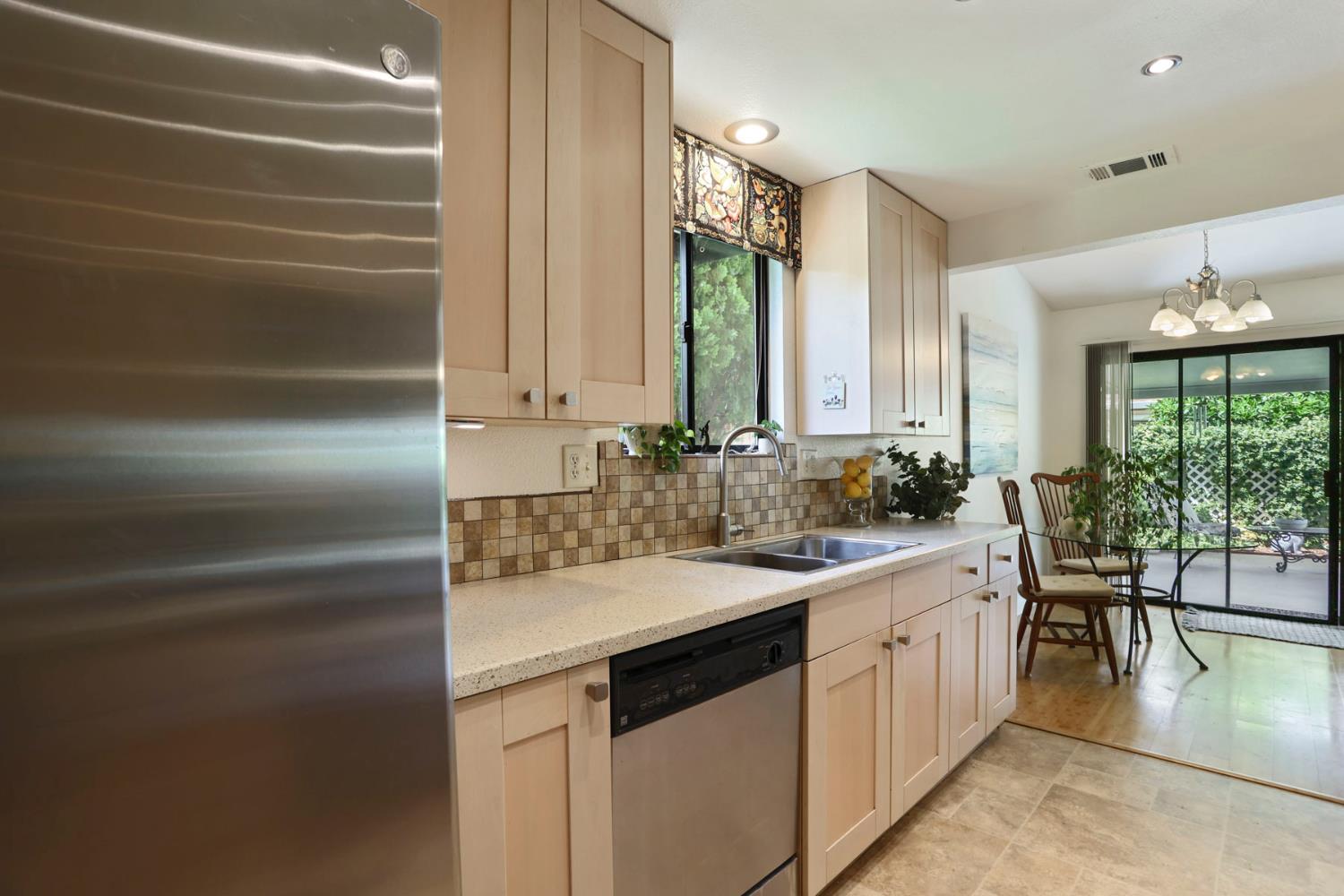 Detail Gallery Image 11 of 30 For 403 Valley Ave, Lodi,  CA 95240 - 3 Beds | 2 Baths