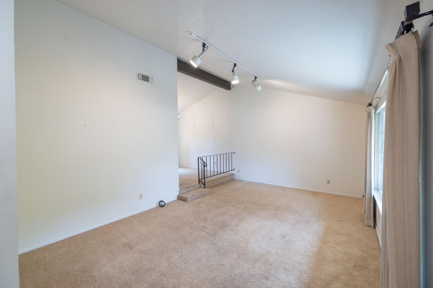 Detail Gallery Image 9 of 52 For 1917 Santa Fe Dr, Stockton,  CA 95209 - 4 Beds | 3 Baths