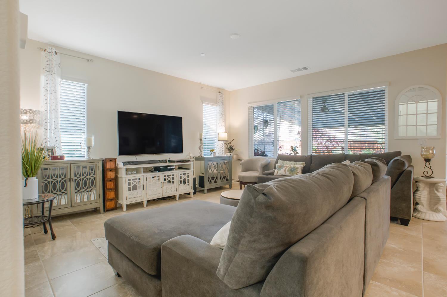 Detail Gallery Image 10 of 29 For 21244 Grapevine, Patterson,  CA 95363 - 4 Beds | 3 Baths