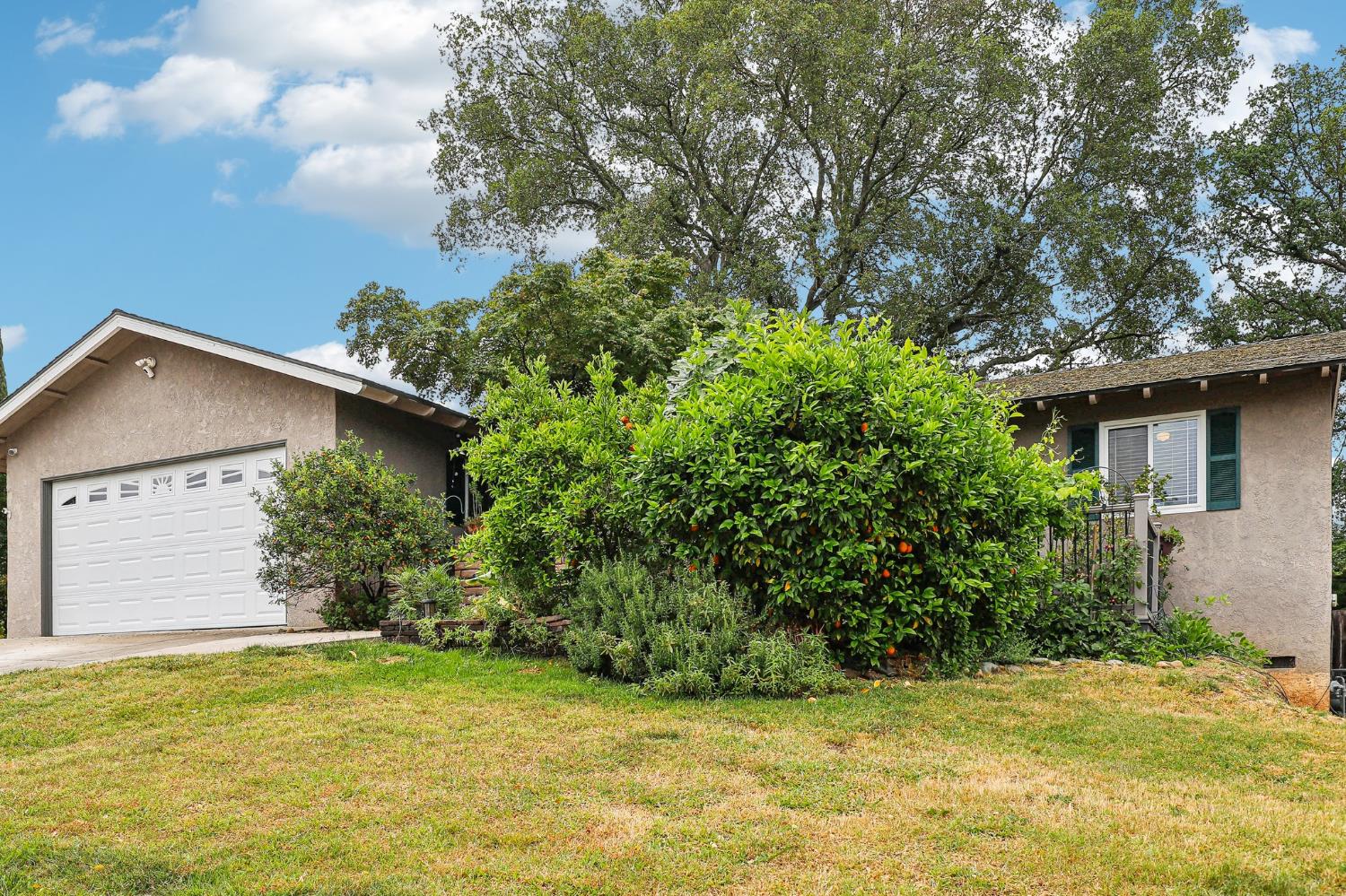 Detail Gallery Image 2 of 33 For 6942 Palmdell Way, Fair Oaks,  CA 95628 - 4 Beds | 2 Baths