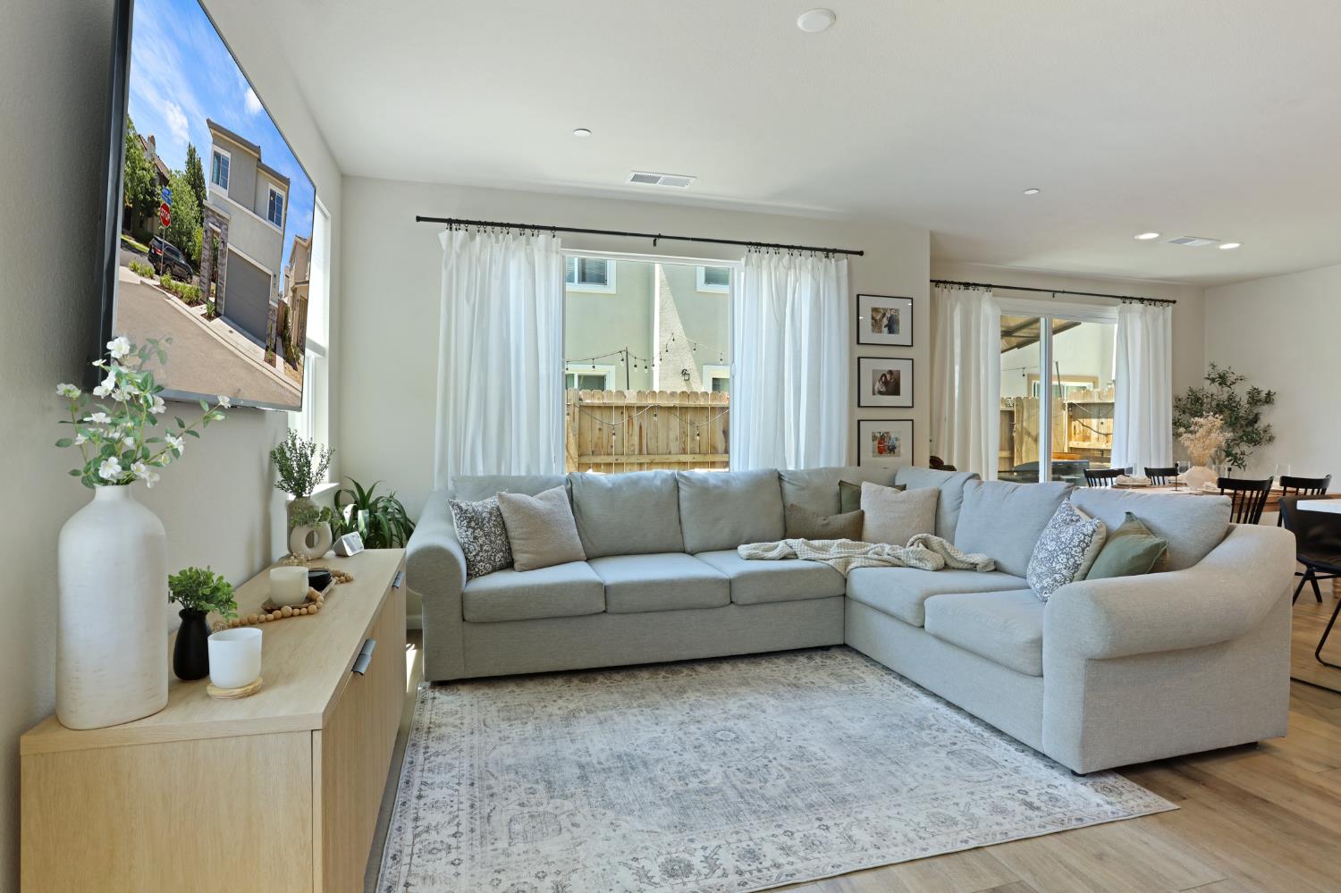 Detail Gallery Image 8 of 38 For 3921 Dedication Dr, Turlock,  CA 95382 - 3 Beds | 2/1 Baths