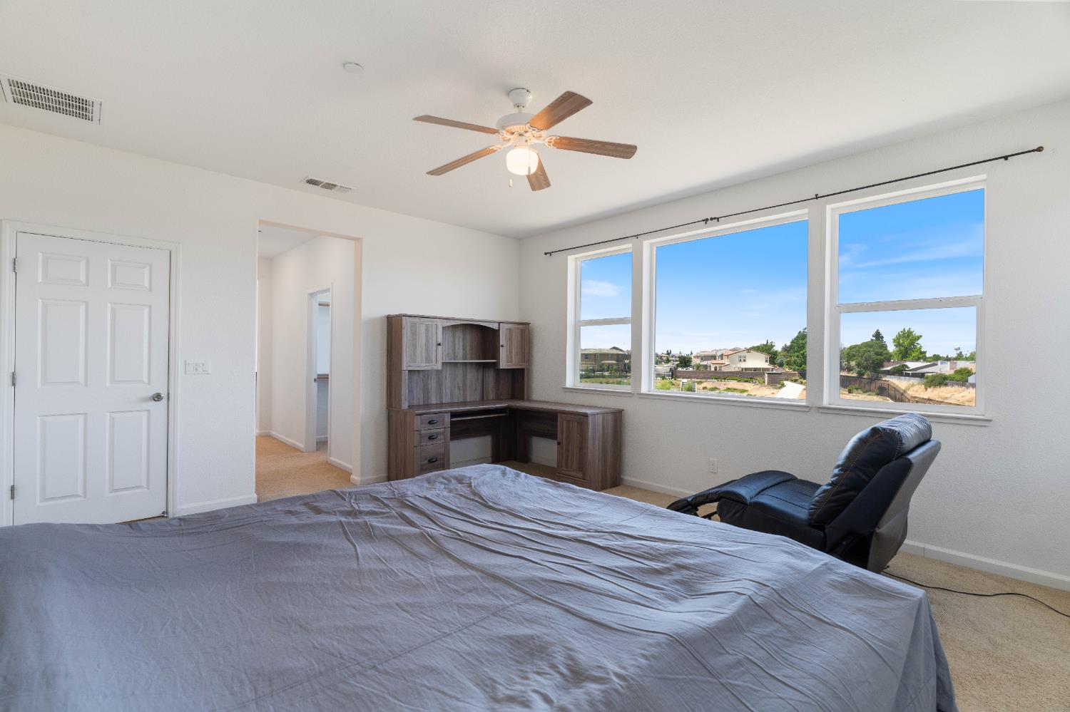 Detail Gallery Image 33 of 61 For 7753 Finnhorse Way, Sacramento,  CA 95828 - 4 Beds | 3 Baths