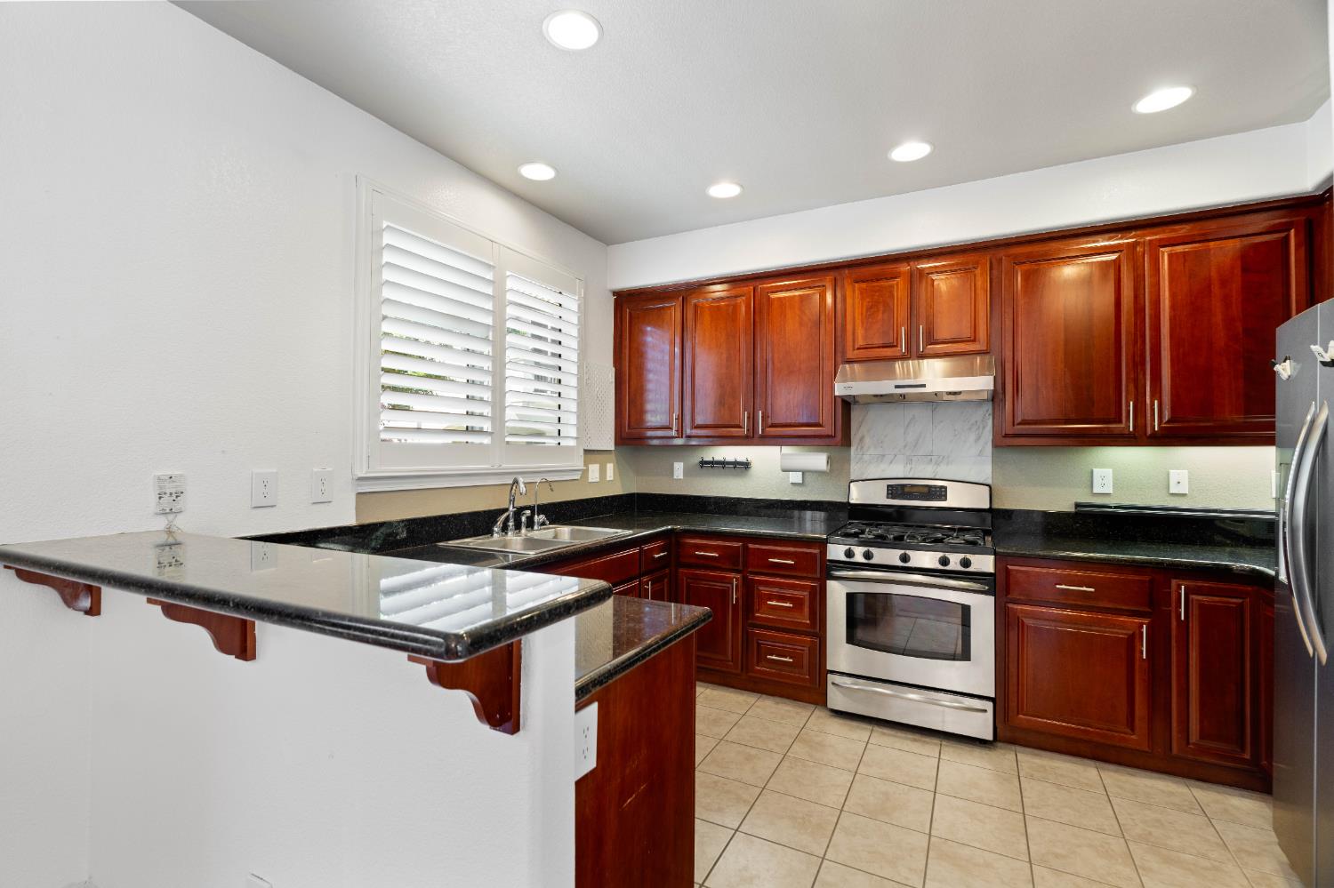 Detail Gallery Image 6 of 36 For 251 Martis Valley Cir, Sacramento,  CA 95835 - 4 Beds | 2/1 Baths