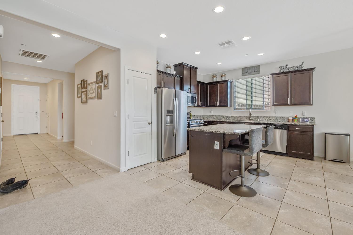 Detail Gallery Image 7 of 45 For 1066 Jade Way, Lemoore,  CA 93245 - 3 Beds | 2 Baths