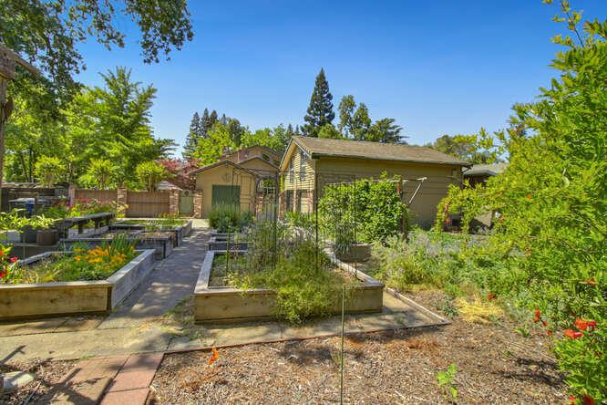 Detail Gallery Image 69 of 82 For 3399 Barberry, Sacramento,  CA 95864 - 5 Beds | 3/2 Baths