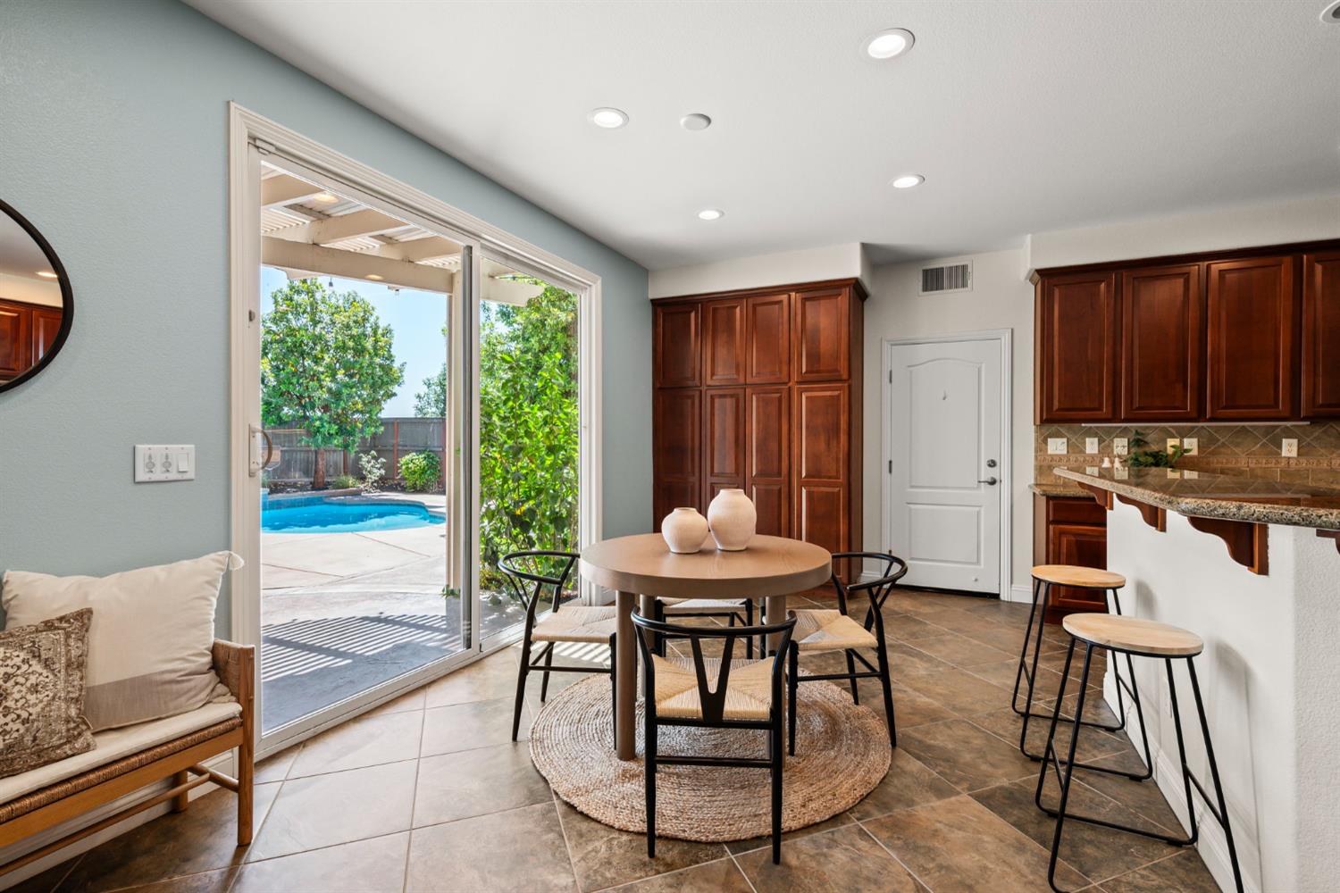 Detail Gallery Image 19 of 56 For 11896 Slate Falls Way, Rancho Cordova,  CA 95742 - 5 Beds | 3 Baths