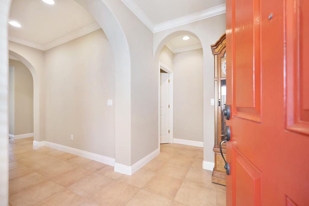 Detail Gallery Image 5 of 99 For 5730 Palmera Ln, Sacramento,  CA 95835 - 2 Beds | 2 Baths