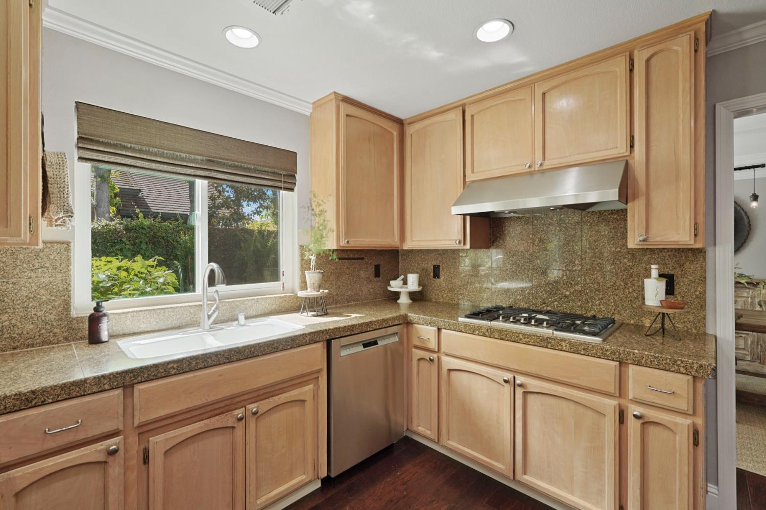 Detail Gallery Image 11 of 50 For 525 Vista Rio Ct, Woodbridge,  CA 95258 - 4 Beds | 3 Baths