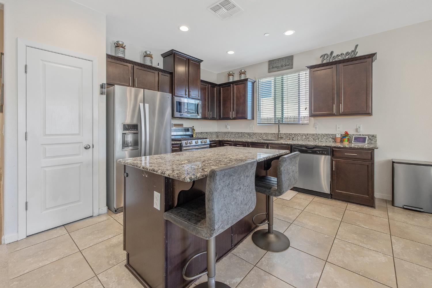 Detail Gallery Image 14 of 45 For 1066 Jade Way, Lemoore,  CA 93245 - 3 Beds | 2 Baths
