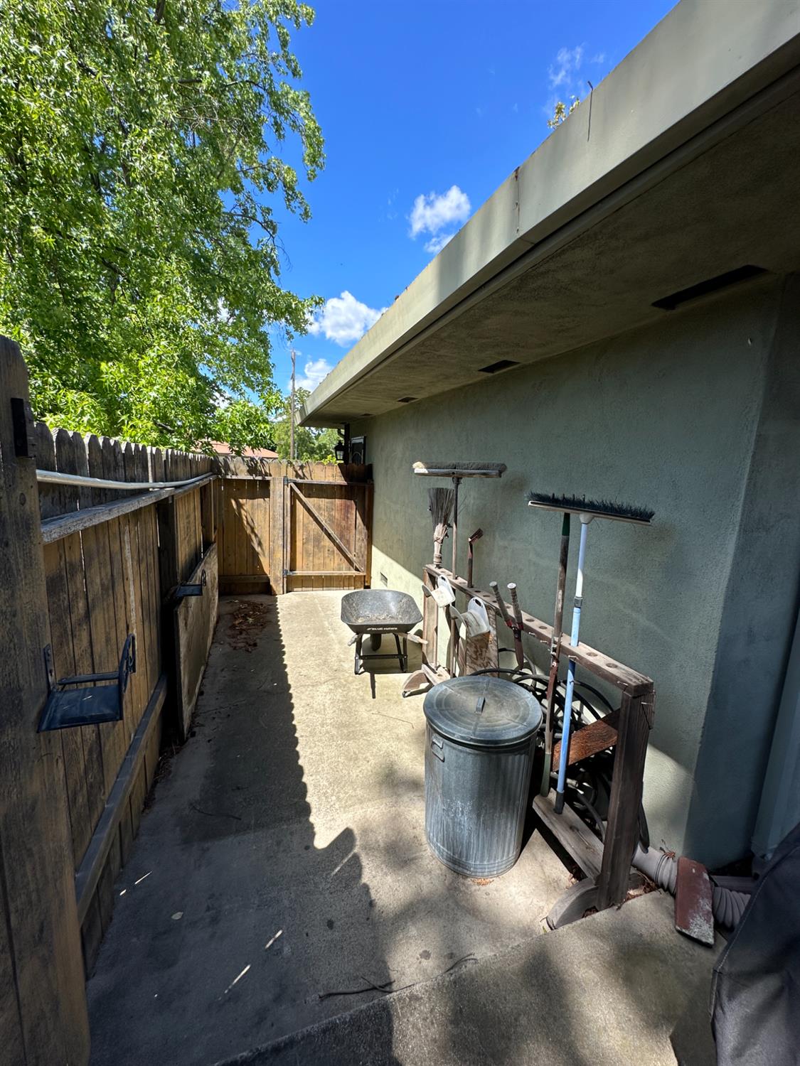 Winding Way, Carmichael, California image 33